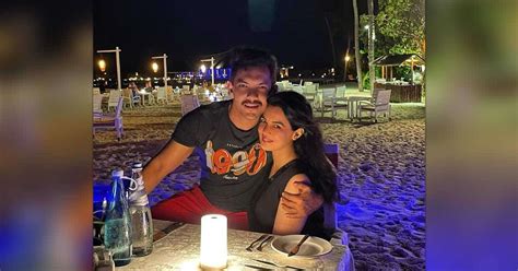 Aditya Narayan & Shweta Agarwal Enjoy Romantic Vacay In Maldives Post ...