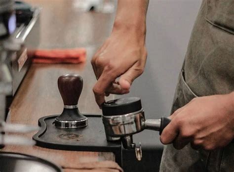 Barista Basics How To Make An Espresso In 14 Steps Perfect Daily Grind