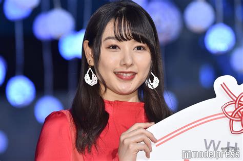 画像931 桜井日奈子、美バストのぞくオフショットに「セクシー」「魅力的」の声 モデルプレス