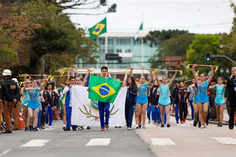 Milhares De Pessoas Participam Do Desfile De 7 De Setembro Em Curitiba