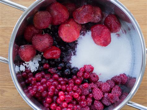 Danish Red Berry Pudding (Rødgrød med fløde) - Nordic Food & Living