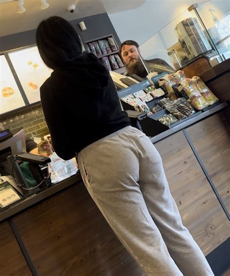 MILF LATINA AT STARBUCKS FAT ASS GRAY SWEATS OC Spandex Leggings Yoga Pants Forum