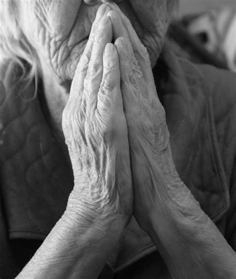 Download Old Woman Praying Hands Picture