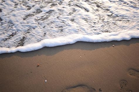 Onda Branca Do Mar Azul Na Praia De Areia Fundo Natural Foto Premium