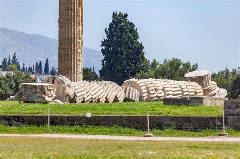 O Templo Do Ol Mpico Zeus Em Atenas Gr Cia Imagem De Stock Imagem De