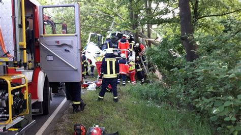 Fotos Neu Eichenberg Fahrer Im F Hrerhaus Eingeklemmt