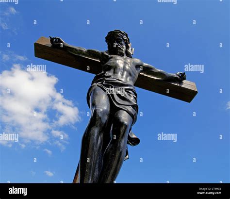 Jesus Christ On Cross Hi Res Stock Photography And Images Alamy