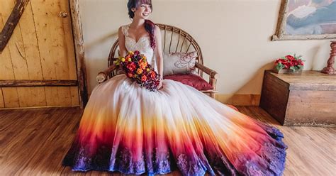 Dip Dye Wedding Dress Trend Will Make Your Big Day More Colorful Robe De Mariée Colorée Robe