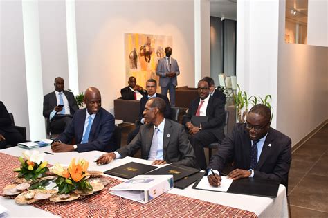 SÉNÉGAL SIGNATURE DUN CONTRAT DE CONCESSION POUR LACQUISITION L