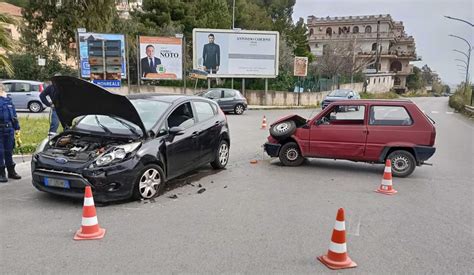 Violento Scontro Sulla Circonvallazione Di Monreale Un Ferito E