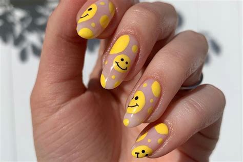 12 Cute Smiley Face Nail Designs