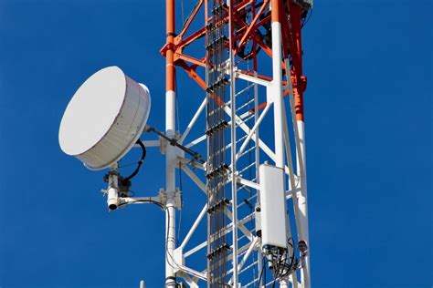 Uma Empresa De Telefonia Celular Possui Duas Antenas