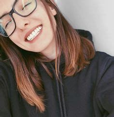 6 Hot Sexy Aloona Larionova Bikini Pics