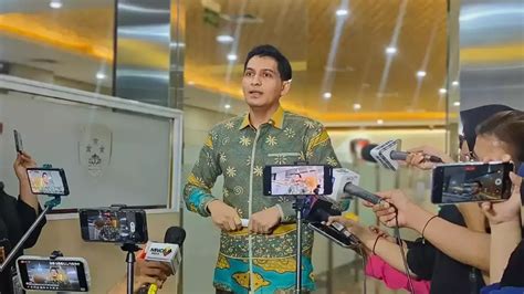 Lucky Hakim Akui Pernah Diberi Jas Dan Peci Oleh Panji Gumilang