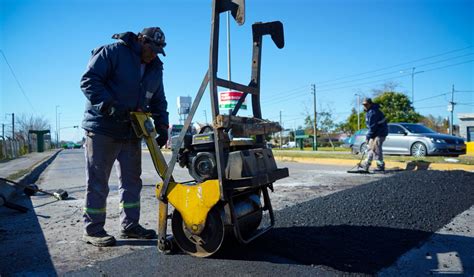 EL MUNICIPIO CONTINÚA LAS TAREAS DE BACHEO EN LA RUTA NACIONAL 205