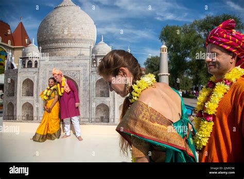 Moscow Russia 13th Of August 2022 Russian Couples Wearing National Indian Costumes Are