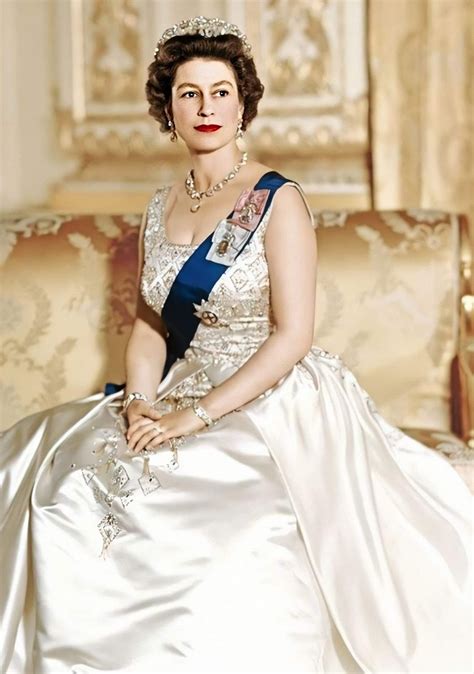 Pin By Paula Blackmon On Royals Young Queen Elizabeth Queen Elizabeth Portrait Queen