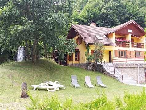 Vila Cascada Cazare Gura Zlata Hunedoara Transilvania Pensiunea