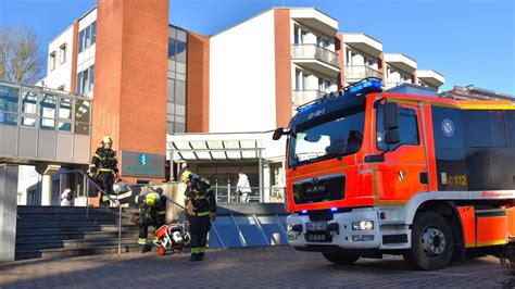 Bad Schwartau Rauch Dringt Aus Keller Der Asklepios Klinik SHZ