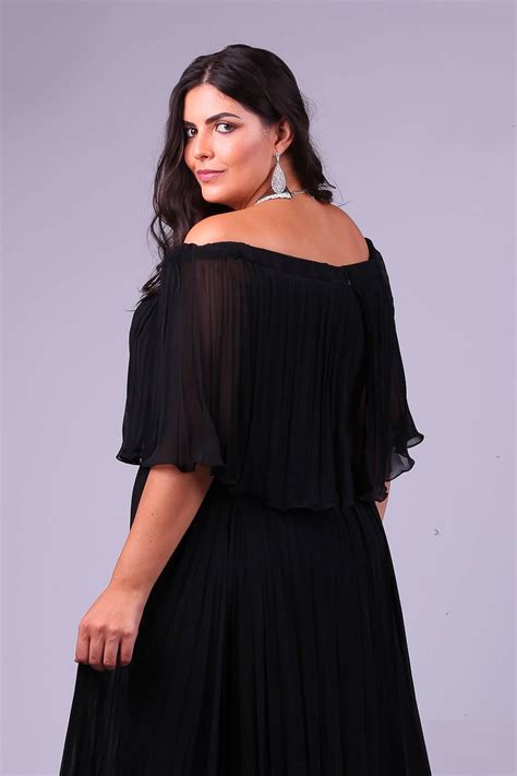 Vestido De Festa Plus Size Plissado Preto Stela Arthur Caliman