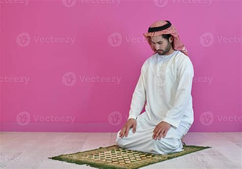 Young muslim man praying salat during Ramadan 10977315 Stock Photo at ...