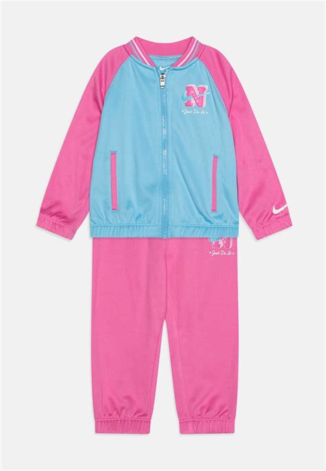 Nike Sportswear Set Trainingsvest Playful Pink Donkerroze Zalando Nl