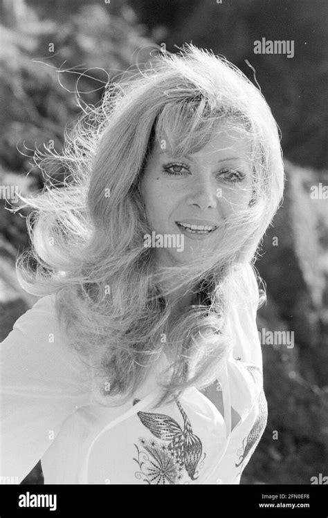 Ingrid Pitt Banque De Photographies Et Dimages à Haute Résolution