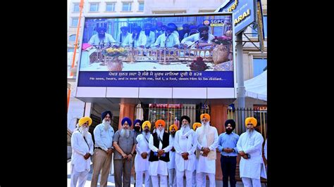 Sgpc Installs Screen On Heritage Street For Live Telecast Of Gurbani