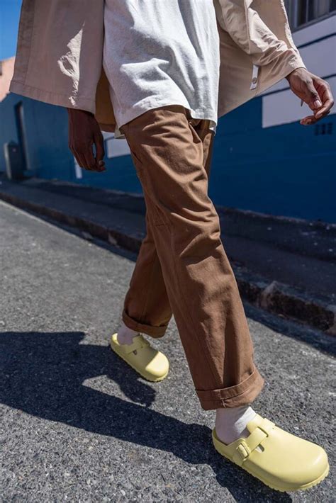 Los Zuecos De Goma De Birkenstock Que Son Un Esencial De Verano