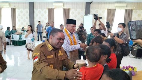 Paulus Waterpauw Minta Pemkab Manokwari Libatkan Swasta Untuk Percepat