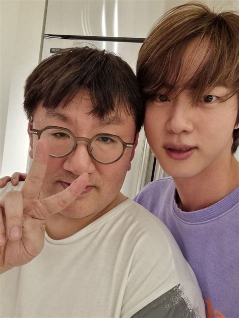 Jin De Bts Est Le Meilleur Ami De Son Patron Bang Si Hyuk Voici Plus