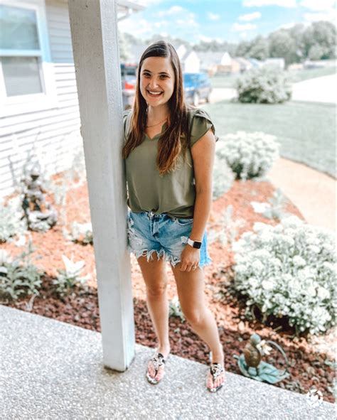 Summer look | Summer looks, Ruffled sleeve top, Style