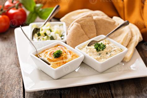 Hummus and pita plate 15758148 Stock Photo at Vecteezy