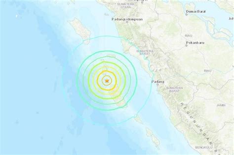 Magnitude 73 Earthquake Strikes Indonesia 2 Hour Tsunami Warning