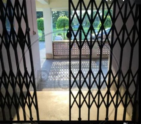 White Ss Collapsible Gate At Best Price In Howrah Id