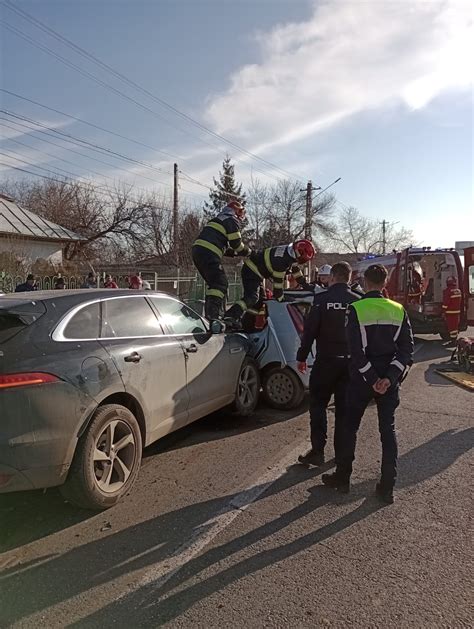 Imagini de la accidentul rutier grav produs la Valea Călugărească pe