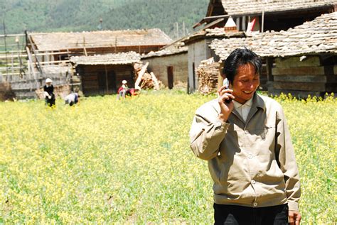 Why China's tech giants are going rural