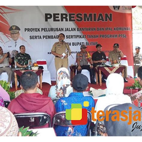 Bupati Blitar Bagikan 549 Sertifikat Hasil Program PTSL Teras Jatim