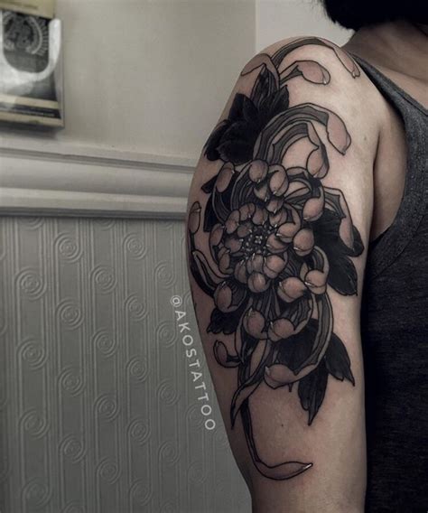 Japanese chrysanthemum black and grey - Akos Tattoo