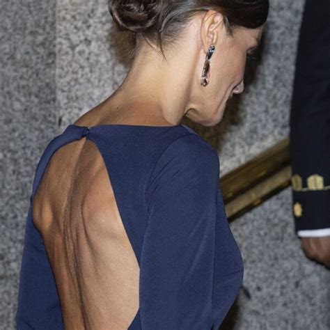 La Musculada Espalda De La Reina Letizia En El Estreno De A Da En El