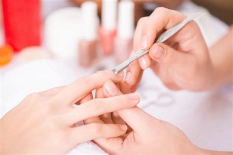 How To Use A Fingernail Cuticle Pusher For Manicuring Manicure And