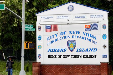 Inmates start fire at Rikers Island, injuring 12