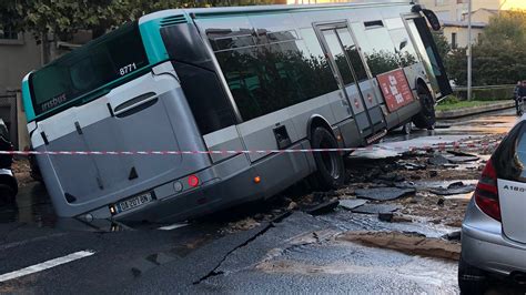 Un bus RATP se renverse après lexplosion dune canalisation à Courbevoie