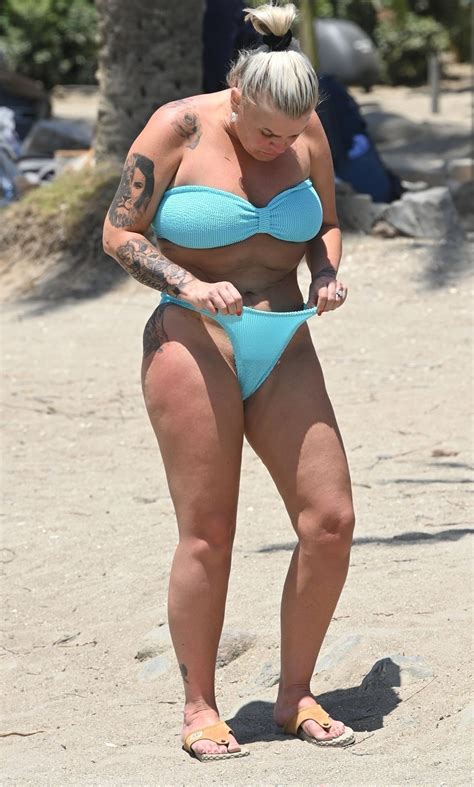 Kerry Katona Flashes Her Nude Boob On The Beach Imagetwist