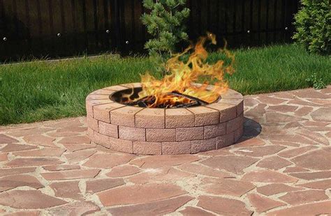 Очаг для костра на даче | Stone patio designs, Patio stones, Patio design