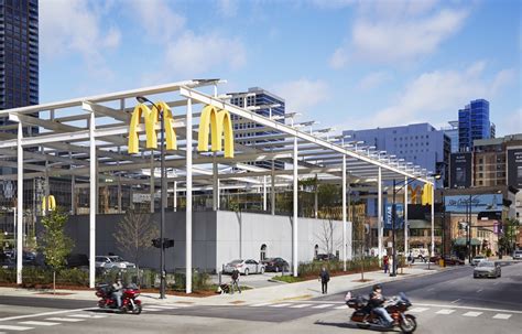 Gallery of McDonald's Chicago Flagship / Ross Barney Architects - 20