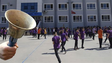 Okullarda Ara Tatil Bilmecesi Ramazan Bayram Tatili Ile Birle Ecek Mi