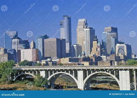 Morning View of Minneapolis, MN Skyline Editorial Photography - Image of downtown, skyscrapers ...