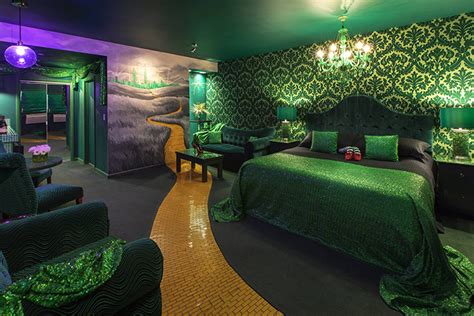 This Wizard Of Oz Themed Hotel Room In New York Has Its Own Yellow