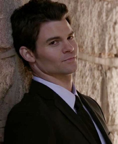 Pin Di Tvd Su Elijah Mikaelson Il Diario Del Vampiro Vampiri Amore